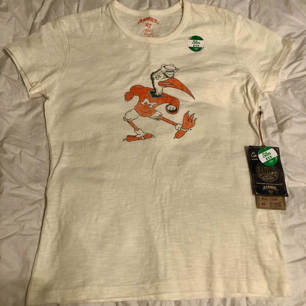 University of Miami Classic Slim Fit Tee NWT Size M